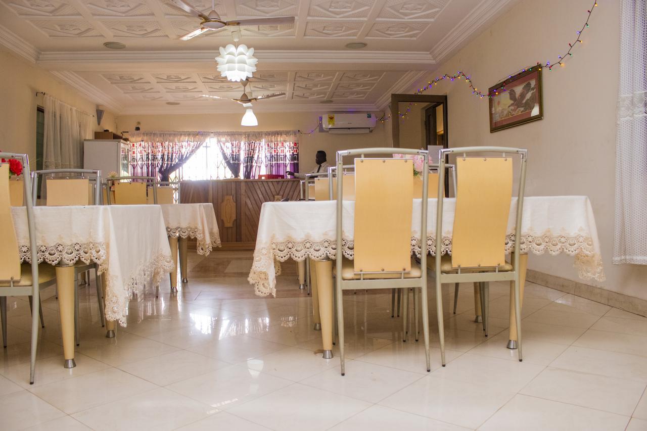 Lovista Hotel North Legon Bagian luar foto