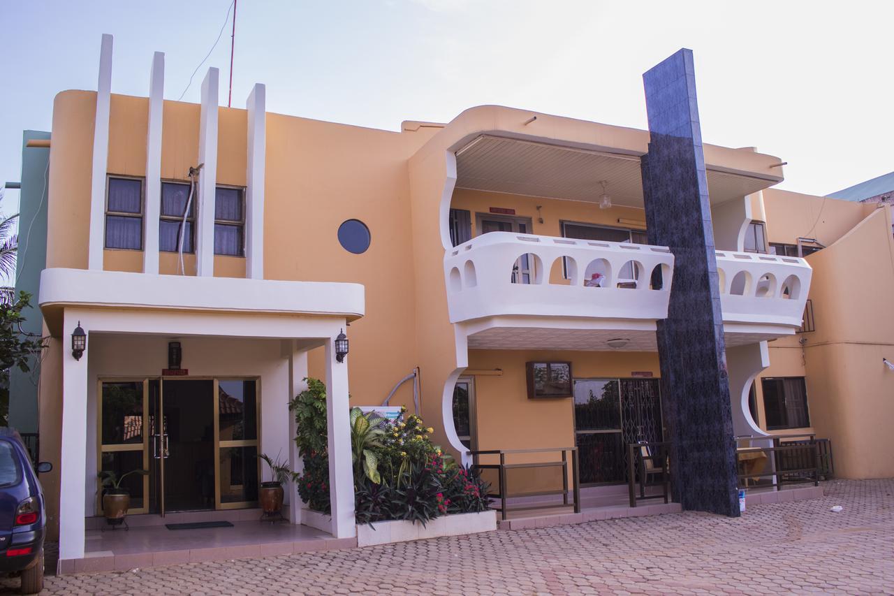 Lovista Hotel North Legon Bagian luar foto